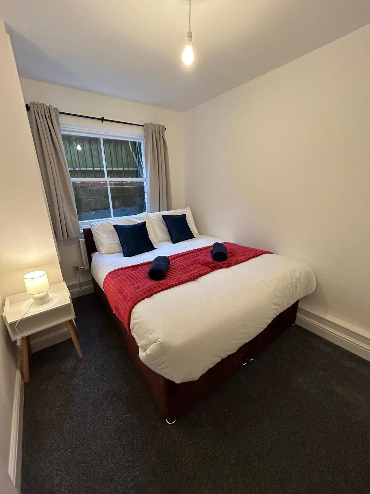 Brand New Modern Apartments Steps From Gloucester Quays Екстериор снимка