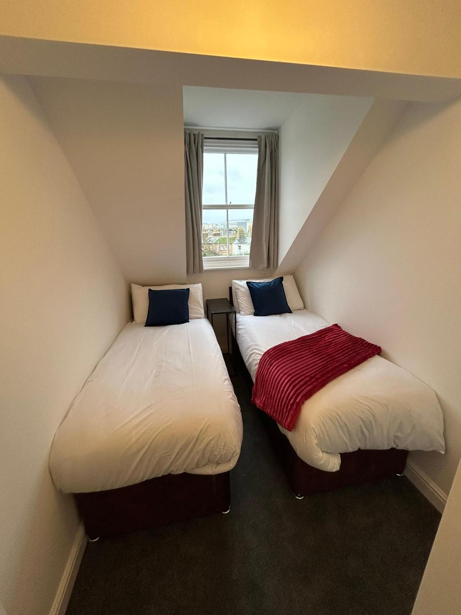 Brand New Modern Apartments Steps From Gloucester Quays Екстериор снимка