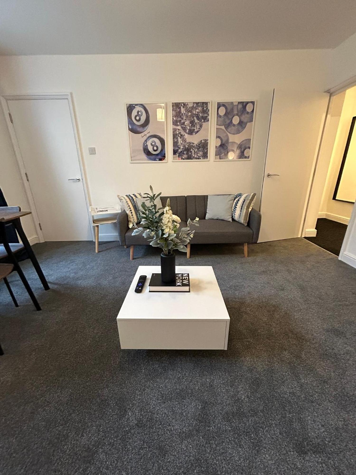 Brand New Modern Apartments Steps From Gloucester Quays Екстериор снимка