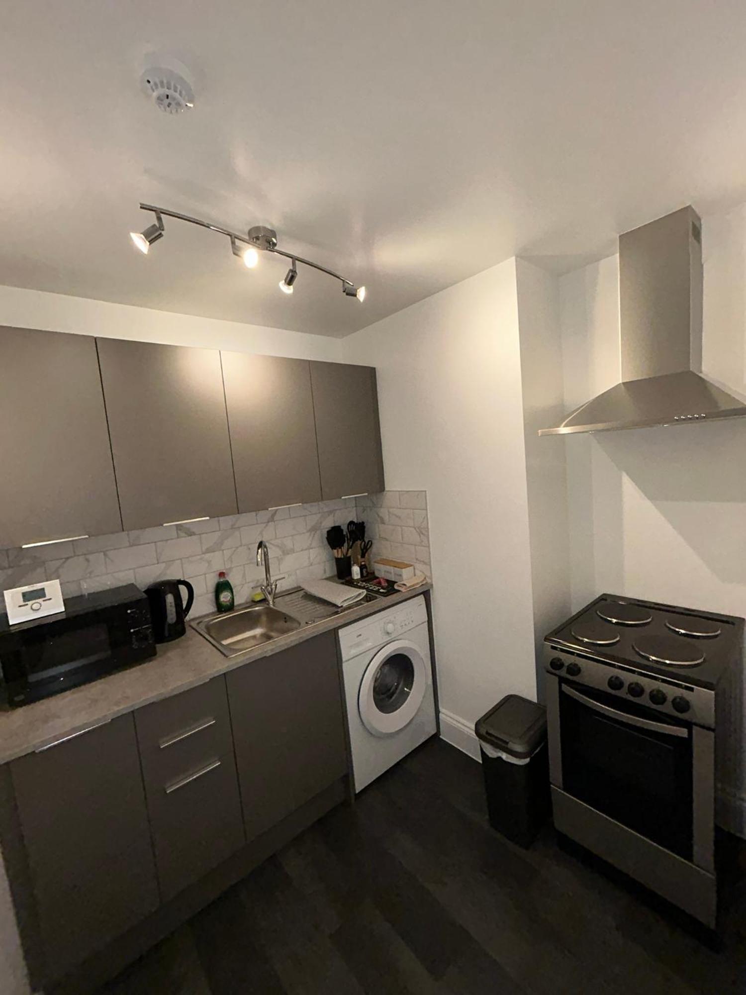 Brand New Modern Apartments Steps From Gloucester Quays Екстериор снимка