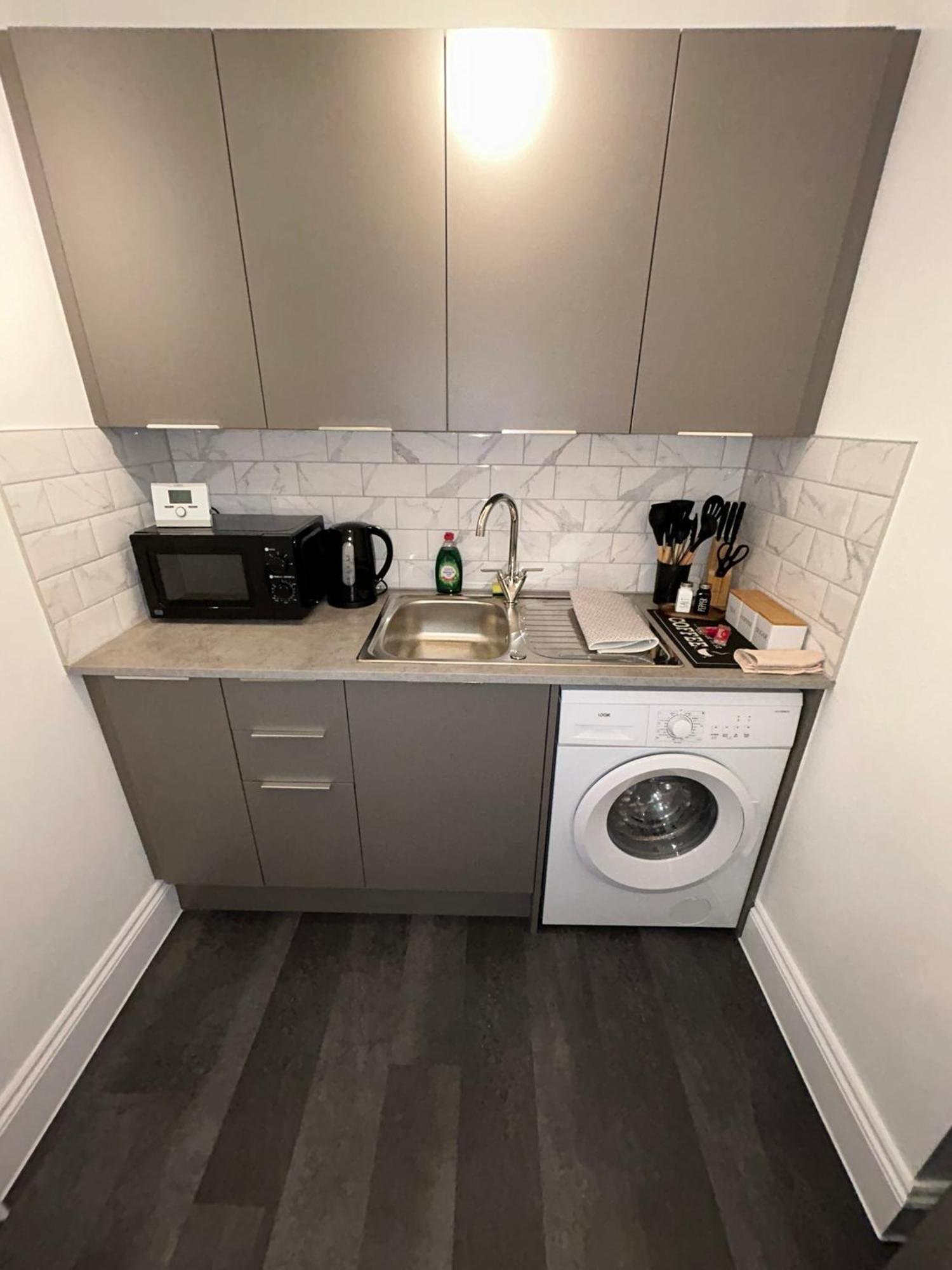 Brand New Modern Apartments Steps From Gloucester Quays Екстериор снимка