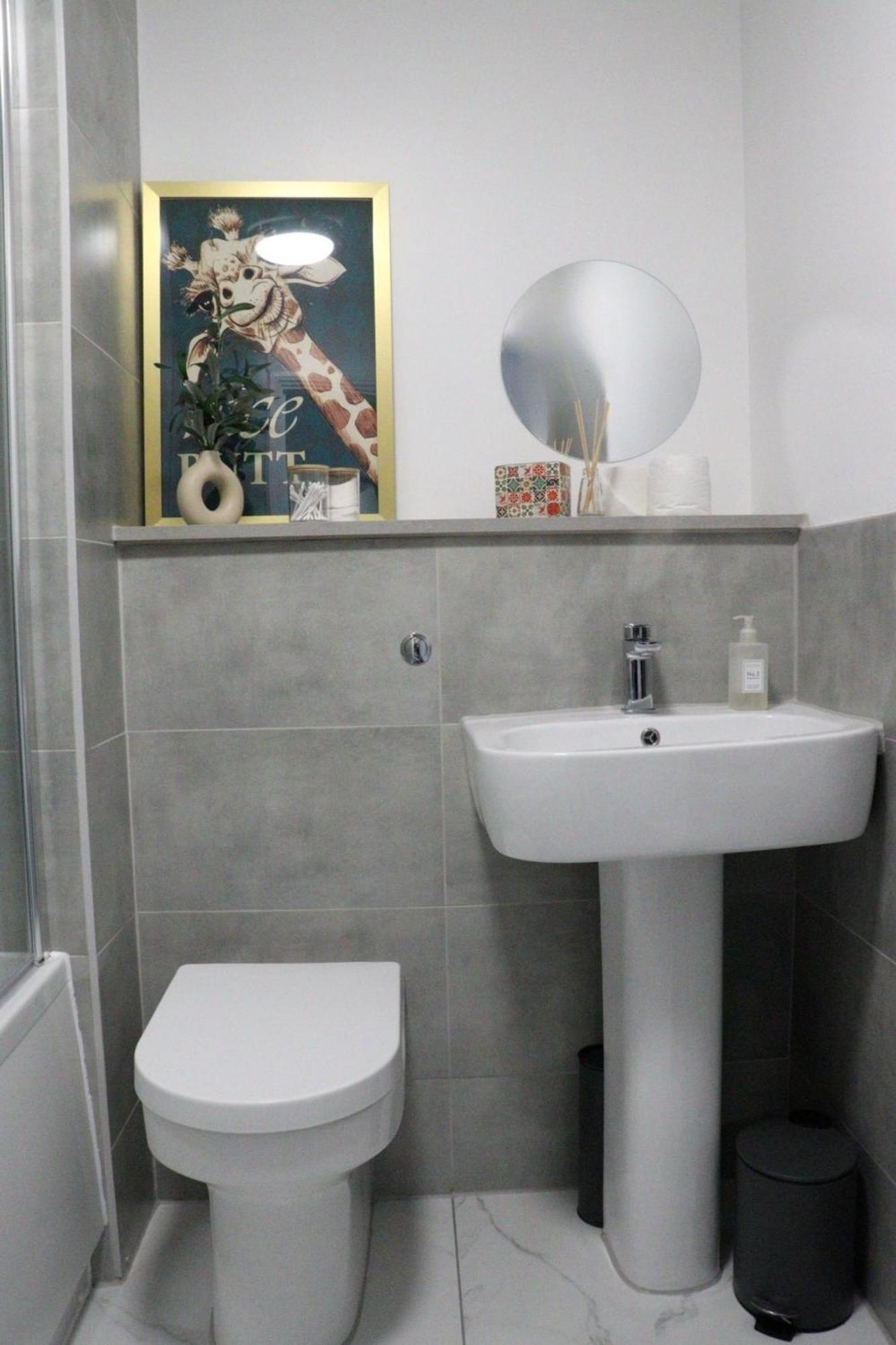 Brand New Modern Apartments Steps From Gloucester Quays Екстериор снимка