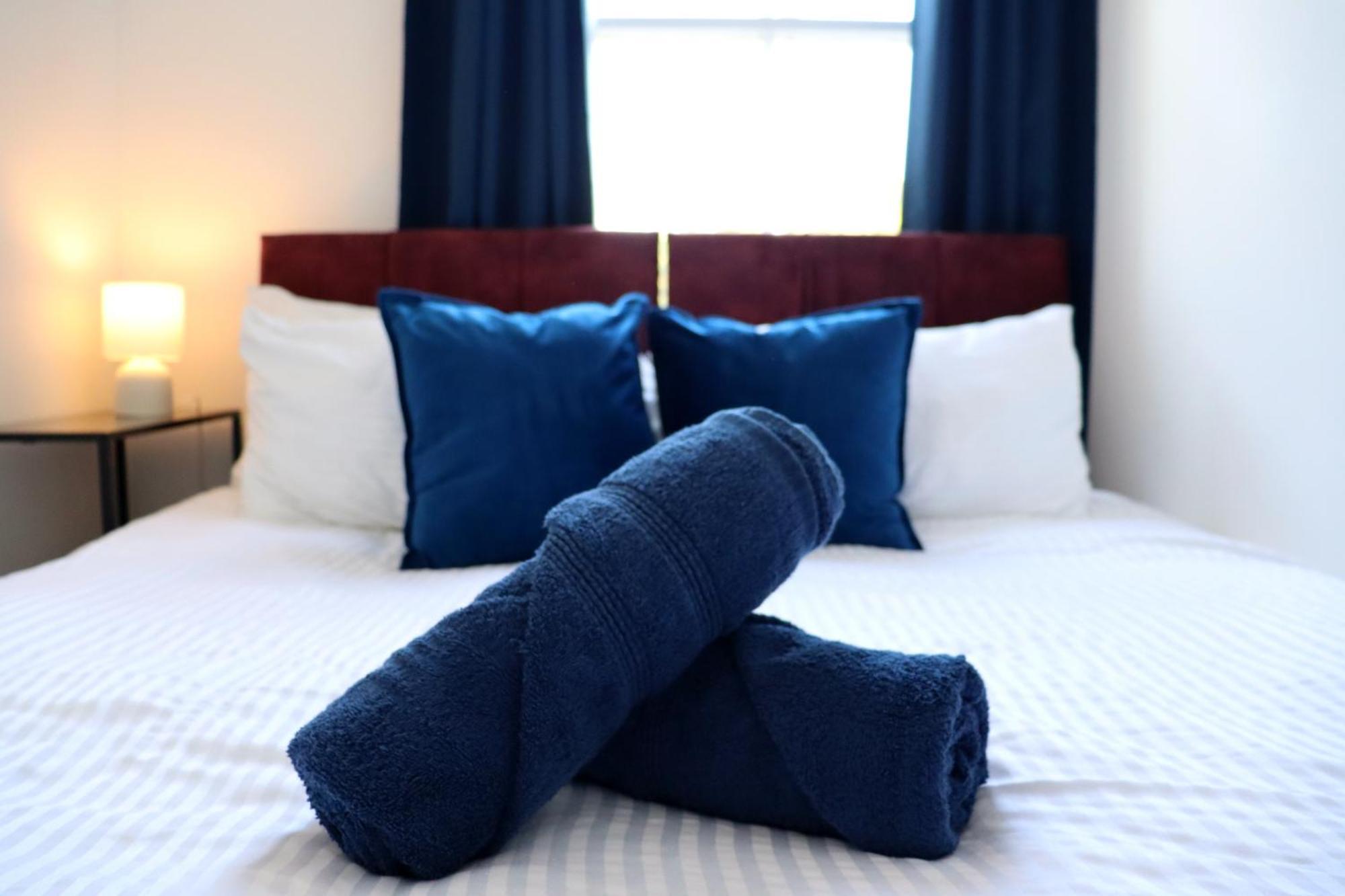 Brand New Modern Apartments Steps From Gloucester Quays Екстериор снимка