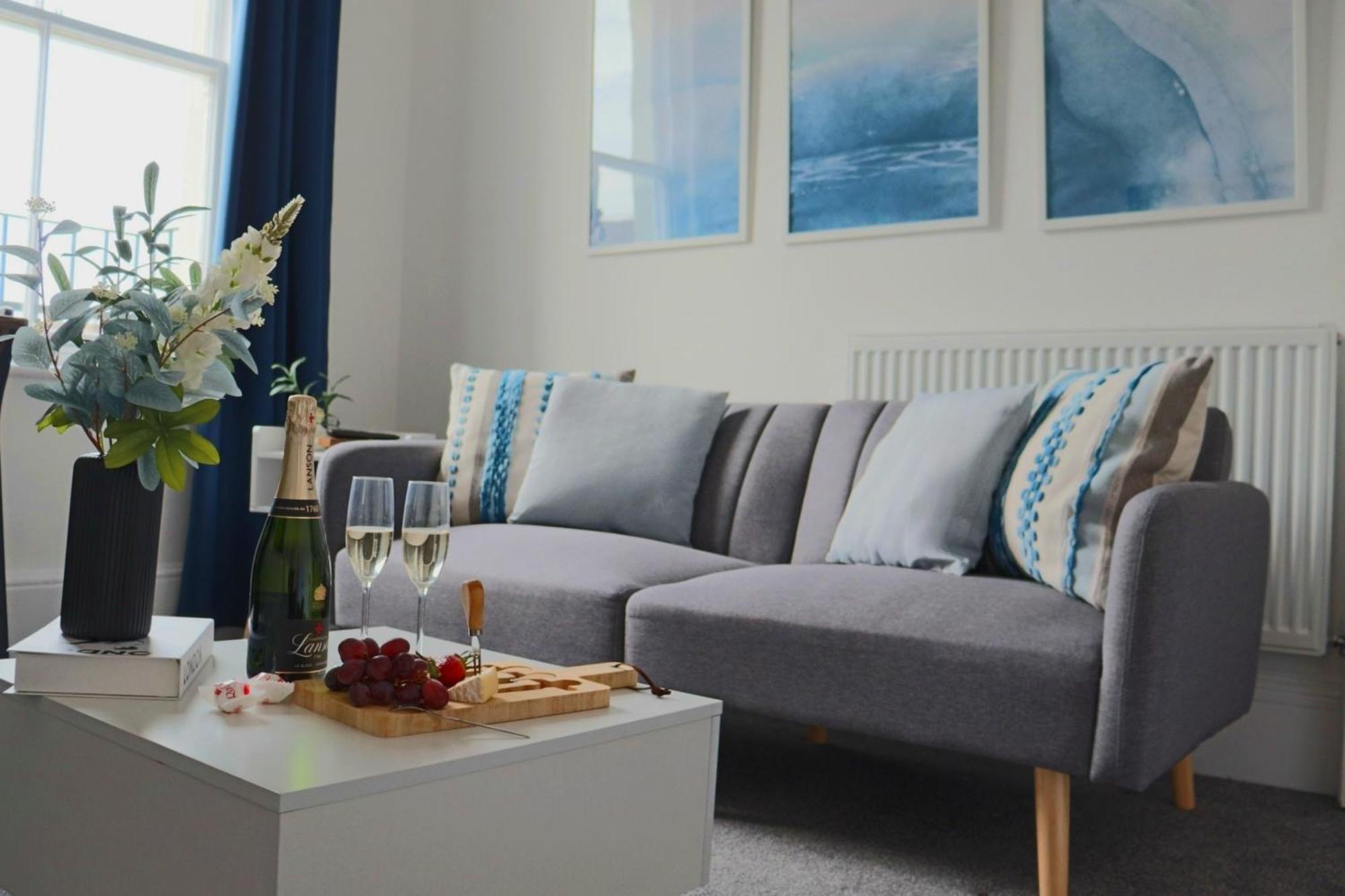 Brand New Modern Apartments Steps From Gloucester Quays Екстериор снимка