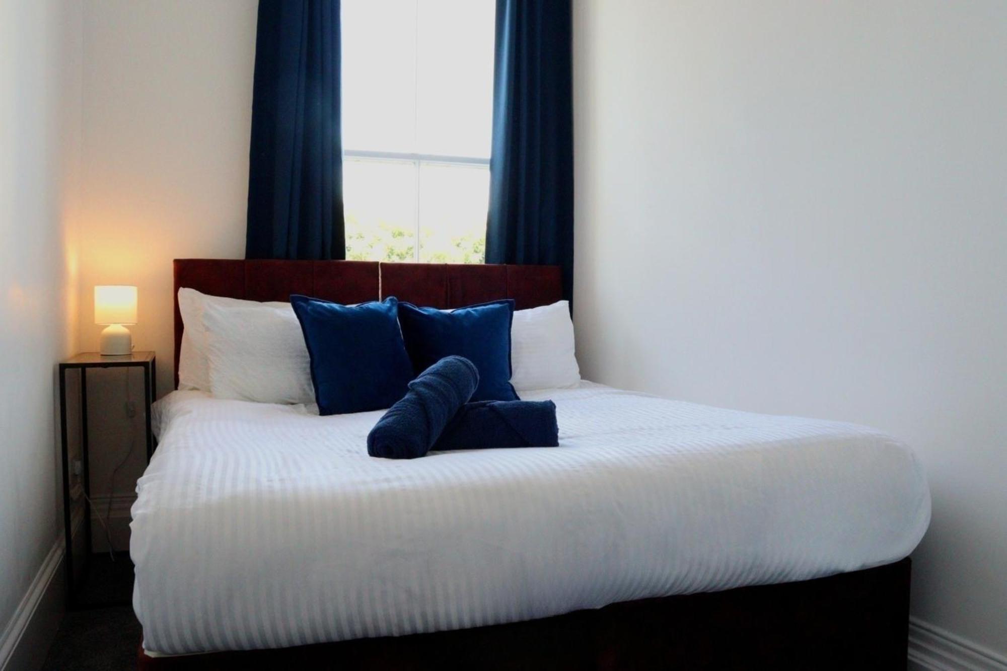 Brand New Modern Apartments Steps From Gloucester Quays Екстериор снимка