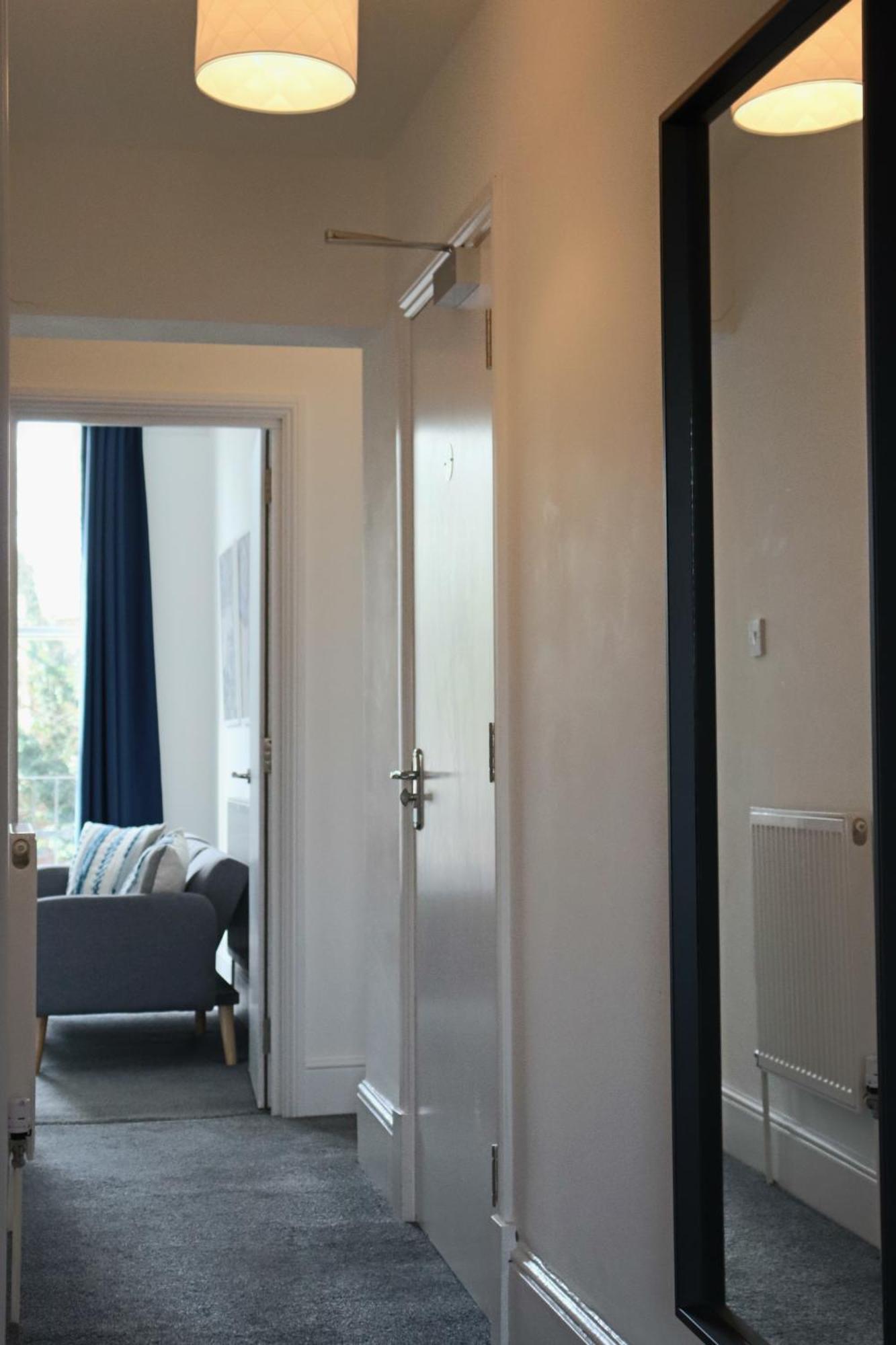 Brand New Modern Apartments Steps From Gloucester Quays Екстериор снимка