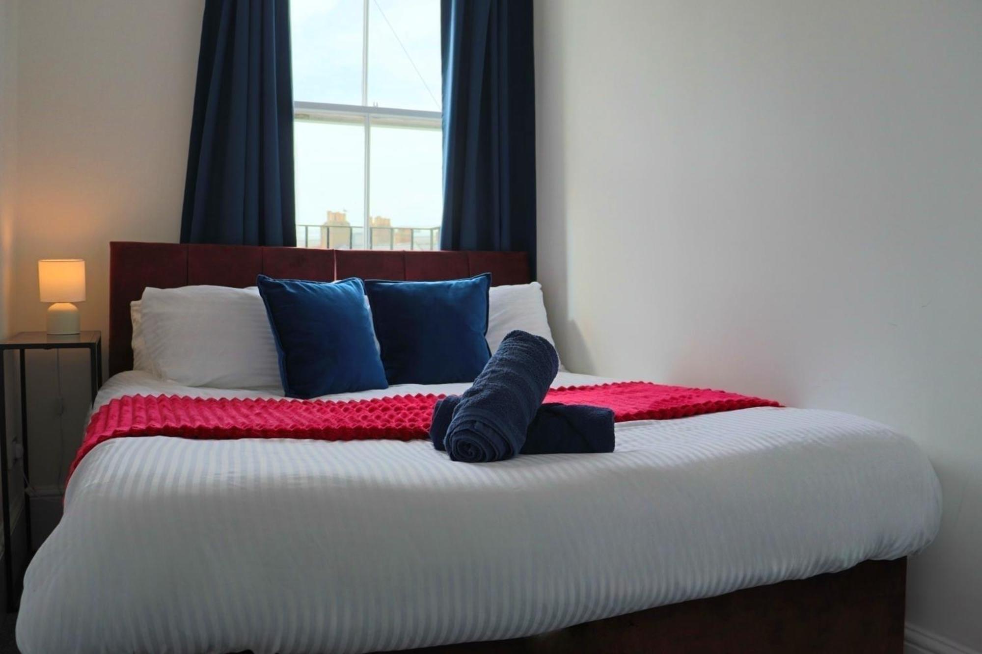Brand New Modern Apartments Steps From Gloucester Quays Екстериор снимка