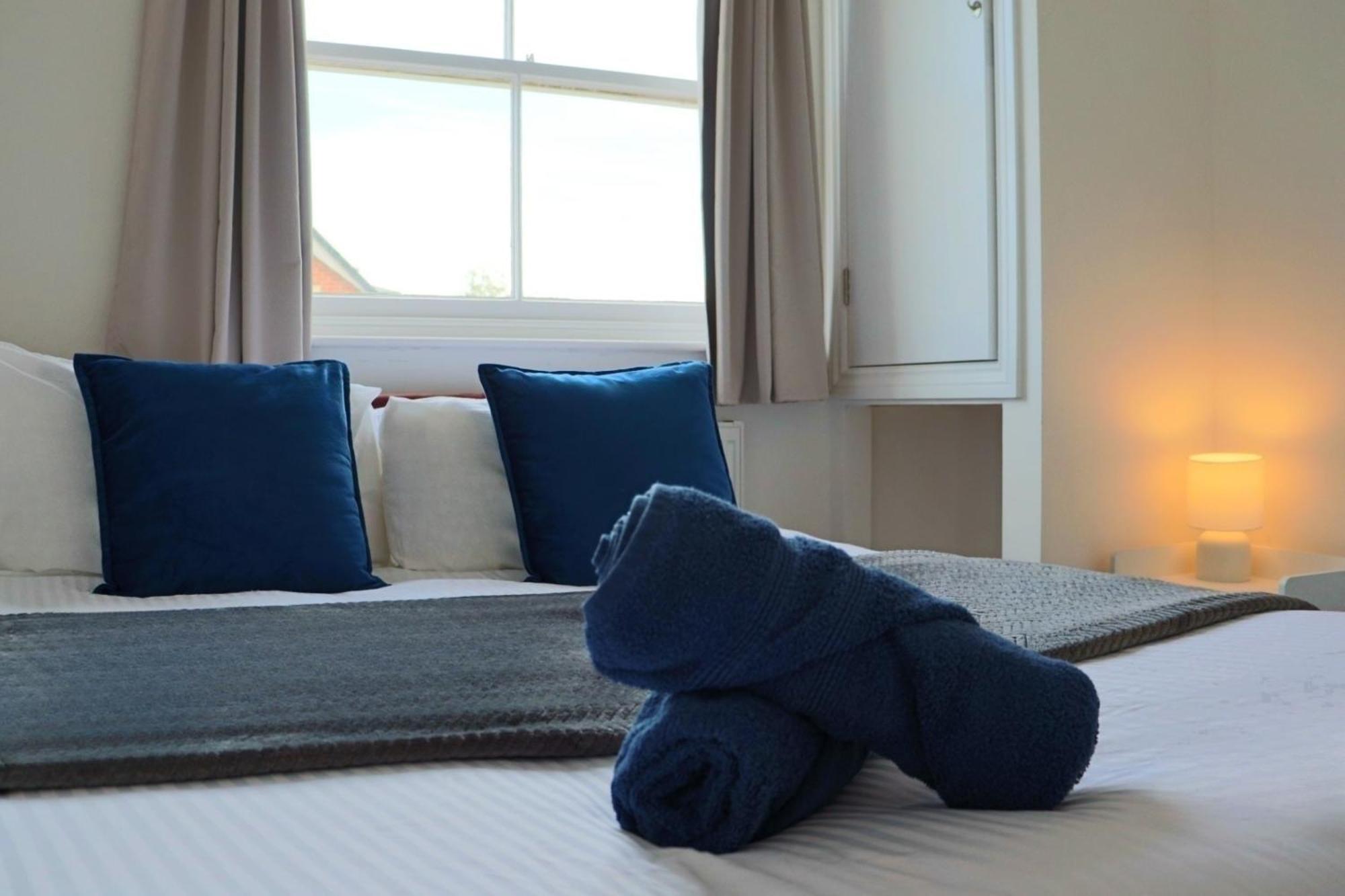 Brand New Modern Apartments Steps From Gloucester Quays Екстериор снимка