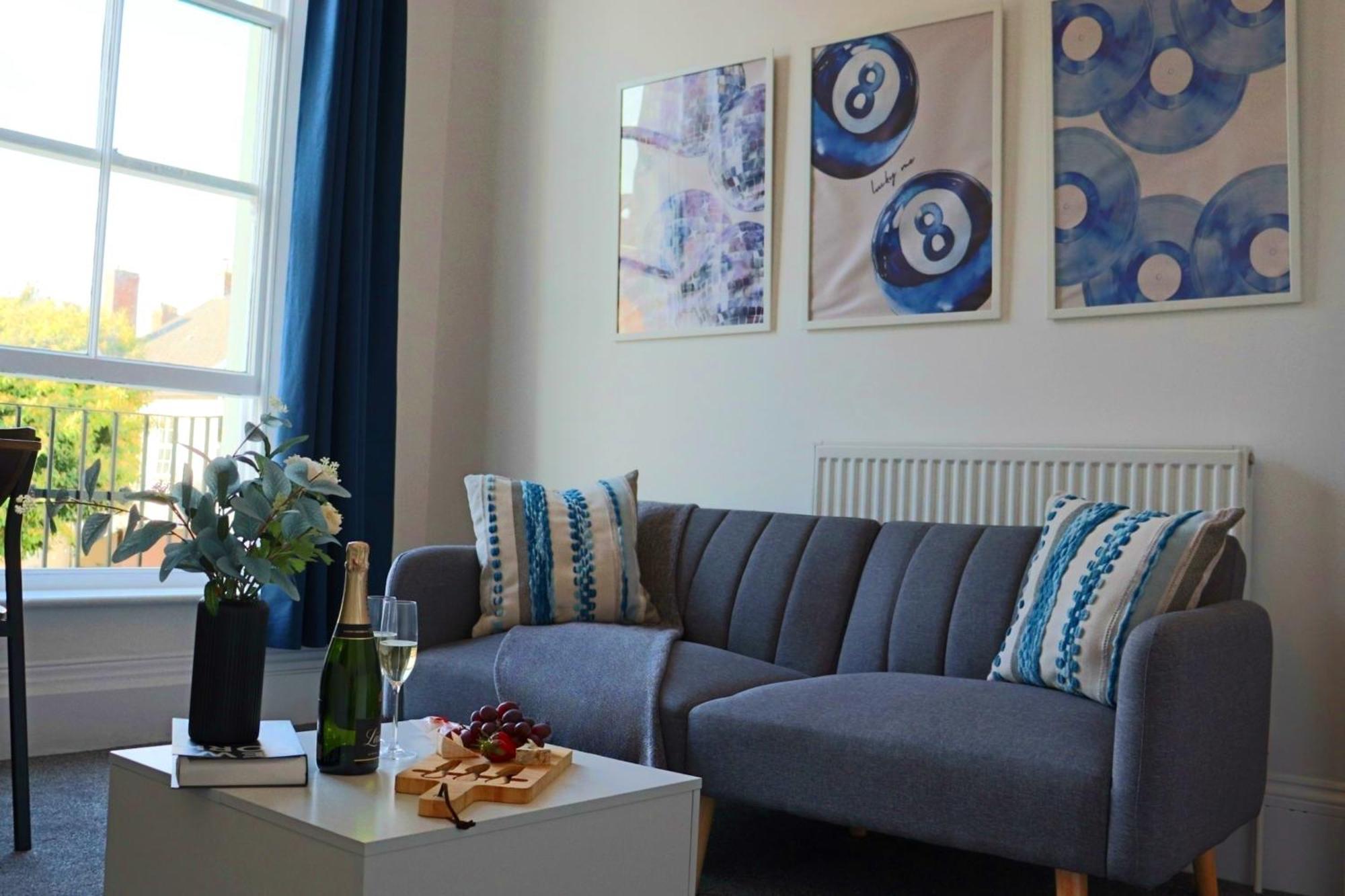 Brand New Modern Apartments Steps From Gloucester Quays Екстериор снимка